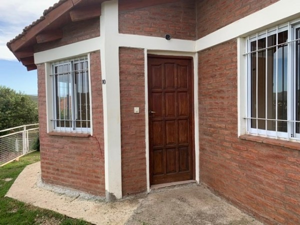 Casa en Complejo de Barrio La Quinta apto crédito 