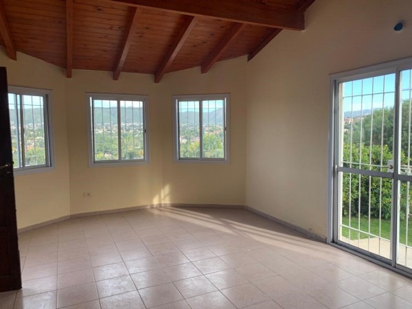 Casa en Complejo de Barrio La Quinta apto crédito 