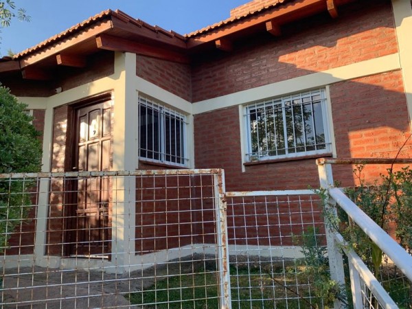 Casa en Complejo de Barrio La Quinta apto crédito 