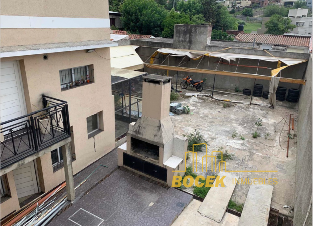 Importante propiedad local más dos deptos Carlos Paz centro O 