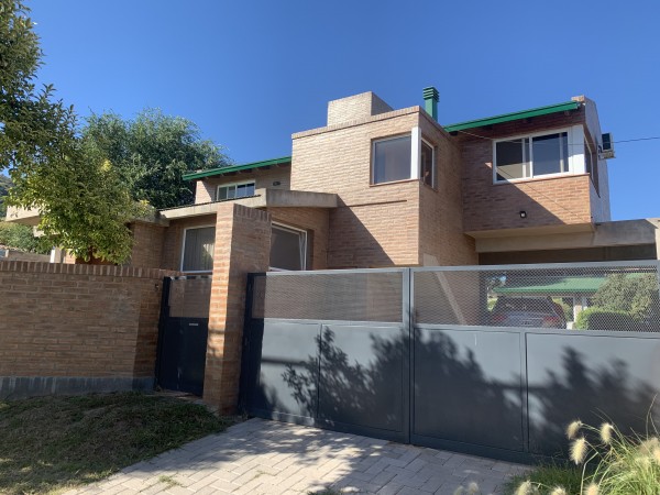 Venta excelente casa en Carlos Paz 