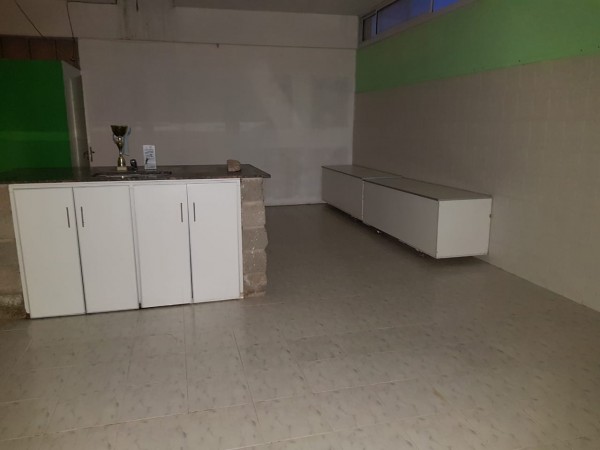 Importante propiedad local más dos deptos Carlos Paz centro O 
