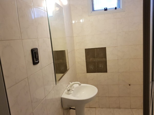 Importante propiedad local más dos deptos Carlos Paz centro O 